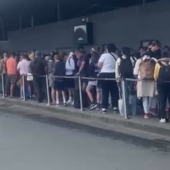 Brüksel Havalimanında Personel Eksikliği Nedeniyle Uçağı Kaçırdık