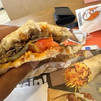 Viaport Asia AVM'de Döner Menüde Taze Olmayan Ürün Ve İlgisiz Hizmet