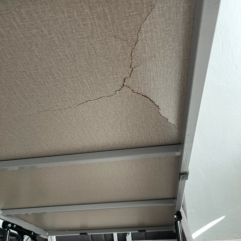 Kırık Parça, Geç Teslimat Ve Yoğun Koku: Yataş Mağazasından Büyük Hayal Kırıklığı