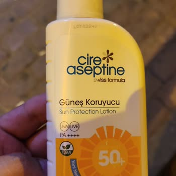 Cire Aseptine Güneş Koruyucu Beklentileri Karşılamadı, Ciddi Yanıklara Sebep Oldu