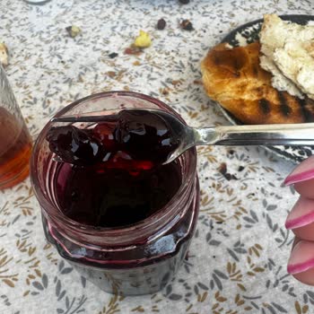 Vişne Reçelinden Çıkan Çekirdekler Diş Kırma Tehlikesi Yaşattı