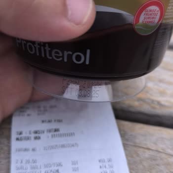 Tarihi Geçmemiş Eker Profiterolde Küf Şoku