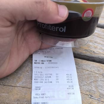 Tarihi Geçmemiş Eker Profiterolde Küf Şoku