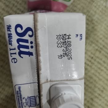 BİM Dost Sütünde Peynir Kesiği Ve Plastik Tortu Sorunu