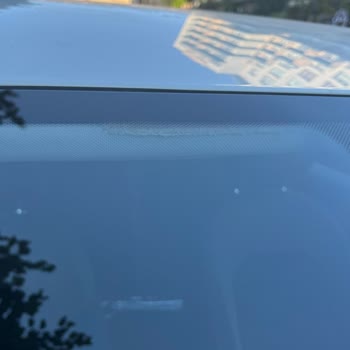 Cam Değişiminde Tavan Döşemesi Zarar Gördü, Çözüm Bekliyorum