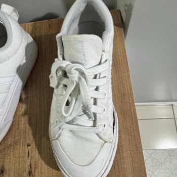 Adidas Ayakkabıda Kısa Sürede Açılma Ve İlgisiz Mağaza Deneyimi