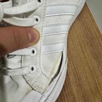 Adidas Ayakkabıda Kısa Sürede Açılma Ve İlgisiz Mağaza Deneyimi