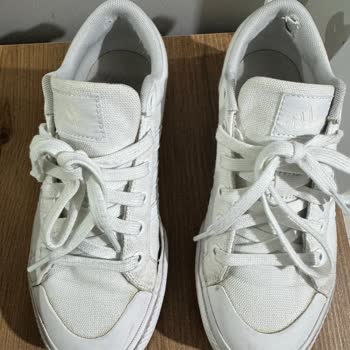 Adidas Ayakkabıda Kısa Sürede Açılma Ve İlgisiz Mağaza Deneyimi