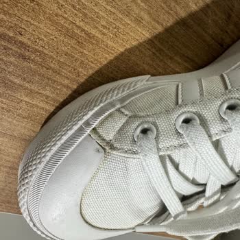 Adidas Ayakkabıda Kısa Sürede Açılma Ve İlgisiz Mağaza Deneyimi