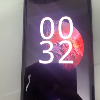 Reeder Babam Yaşlı Diye Teşhir Ürünü Verip Arızalı Telefonu İade Almadılar