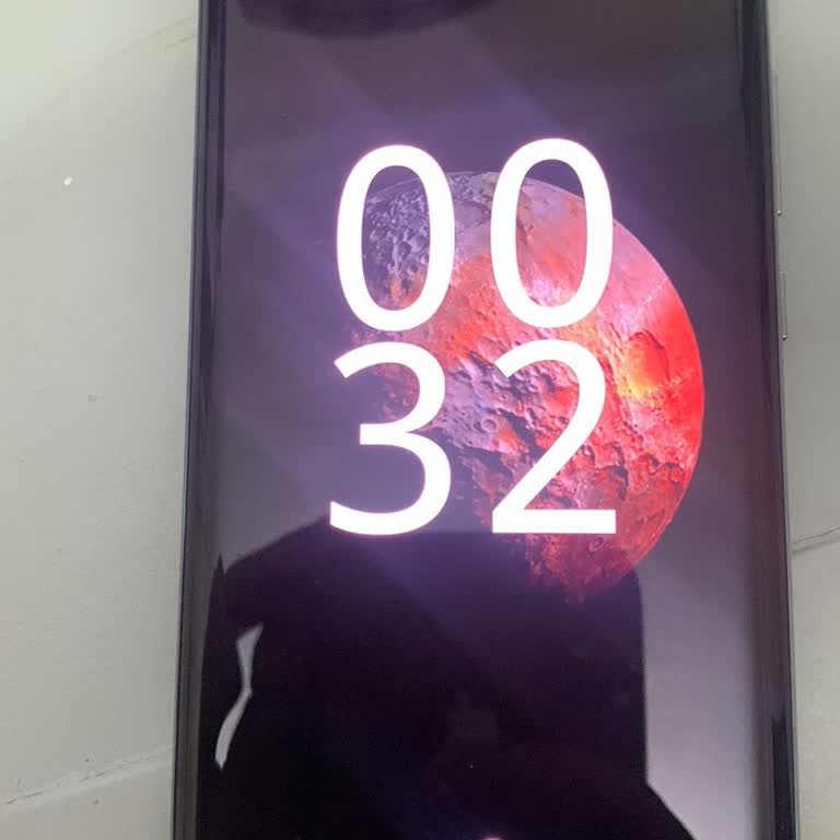 Reeder Babam Yaşlı Diye Teşhir Ürünü Verip Arızalı Telefonu İade Almadılar