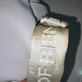 Benetton Çantam Kısa Sürede Sarardı Ve Mağaza Yardımcı Olmadı