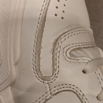 Kısa Sürede Dikişi Açılan Ayakkabı Ve İlgisiz Mağaza Yaklaşımı