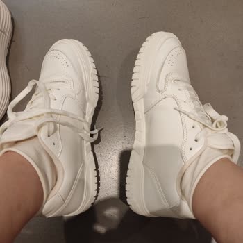 Kısa Sürede Dikişi Açılan Ayakkabı Ve İlgisiz Mağaza Yaklaşımı