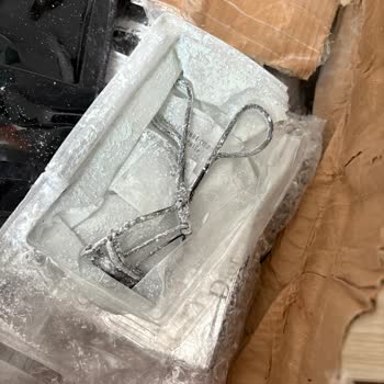 Kargo Taşıma Sürecinde Kozmetik Ürünlerin Zarar Görmesi ve İade Sorunu