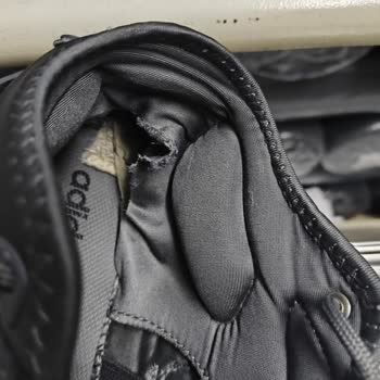 5 Aylık 3 Bin TL’lik Ayakkabı Yırtıldı, Çözüm Bekliyorum!