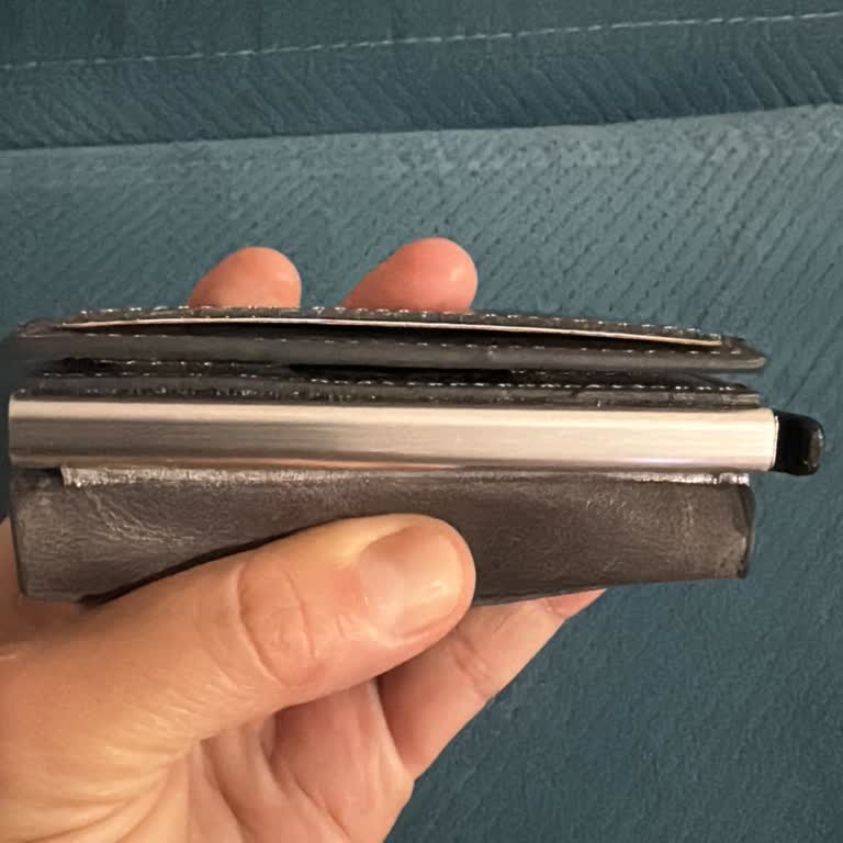 Kötü Yapıştırılmış Kartlık Ve İlgisiz Müşteri Hizmeti