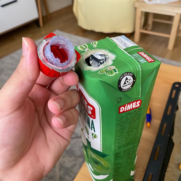 Dimes Ekşi Elma Meyve Suyunda Kapak Sorunu Ve Karton Parçaları