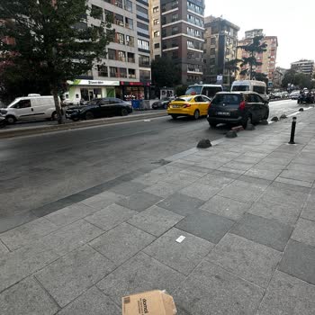 Rossmann Mağazasının Çevre Kirliliğine Duyarsızlığı Mahalle Sakinlerini Mağdur Ediyor