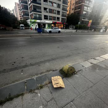 Rossmann Mağazasının Çevre Kirliliğine Duyarsızlığı Mahalle Sakinlerini Mağdur Ediyor