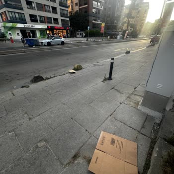 Rossmann Mağazasının Çevre Kirliliğine Duyarsızlığı Mahalle Sakinlerini Mağdur Ediyor