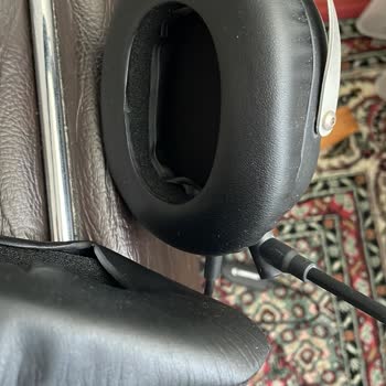 Kutusunda Bekleyen Kulaklığın Pedleri Patladı, Destek Yetersiz