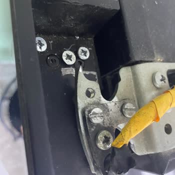 Vestel Buzdolabı Kapağı Kırıldı, Güvenlik Riski Oluştu