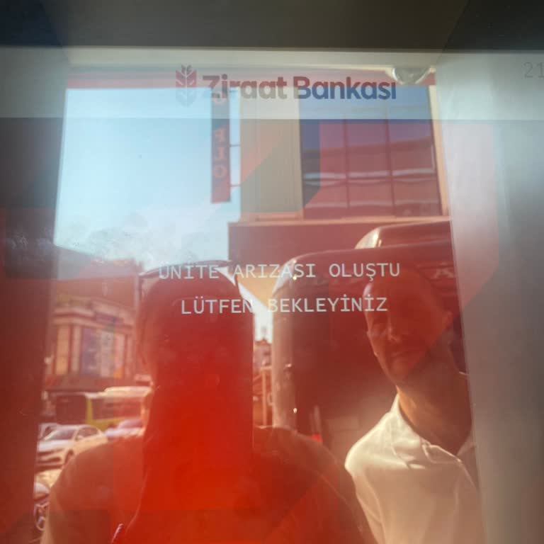 ATM'de Sıkışan Yüklü Paranın 8 Gündür İade Edilmemesi Ve Bankalar Arası İletişim Sorunu