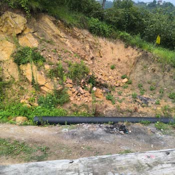 İçişleri Bakanlığı Köyümüzde Yol Ve Temizlik Sorunları Hayatımızı Tehdit Ediyor