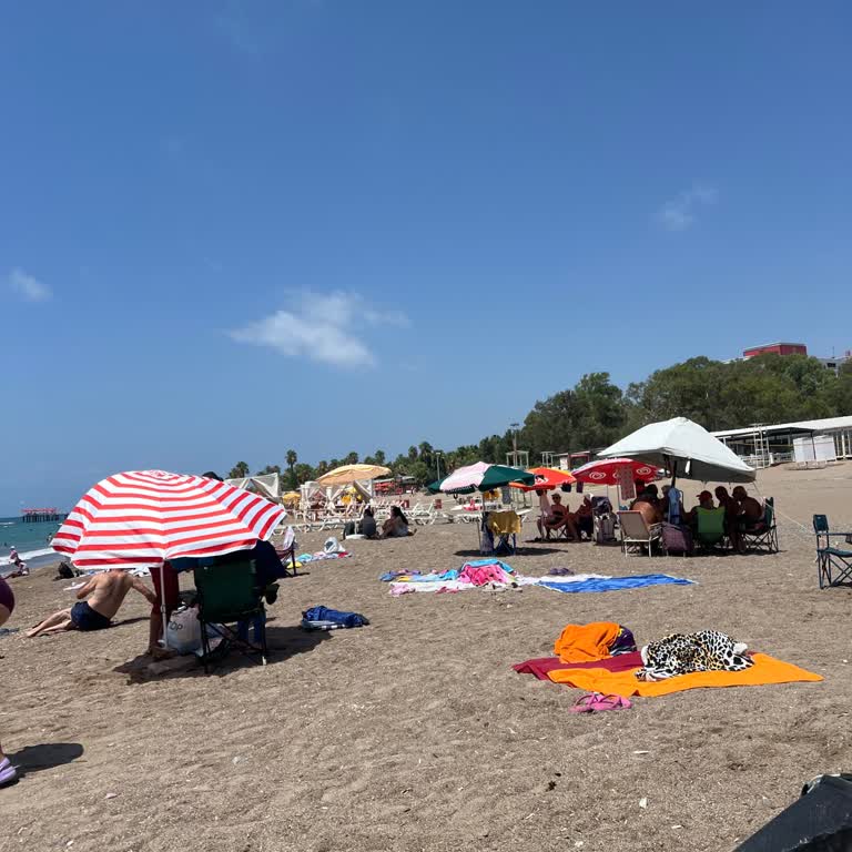 Lara Halk Plajında Ücretsiz Kullanıma Engel!