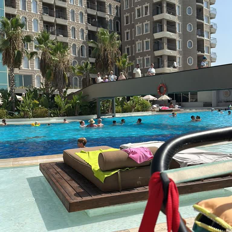 Otelin Küçük Ve Sıcak Odaları İle Kötü Tatil Deneyimi