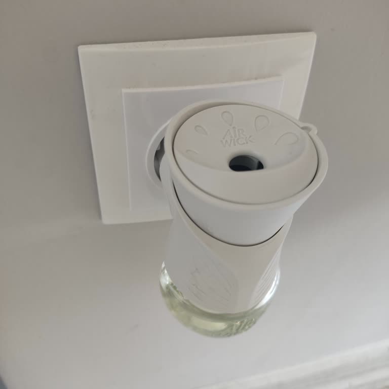 Air Wick Oda Kokusu Hiç Koku Vermiyor İki Ürün De Çalışmıyor