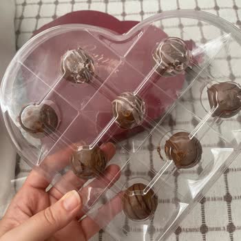 Evlilik Yıldönümünde Gelen Çiçek Ve Çikolata Hayal Kırıklığı Yaşattı