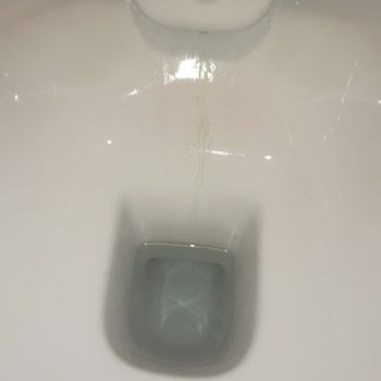 Cerastyle Klozet Ve Lavaboda Leke Sorunu, Firma Çözüm Sunmuyor