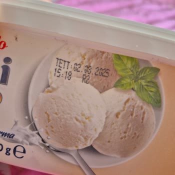 A101'den Alınan Dondurmada Kum Gibi Tanecikler Ve Taze Olmayan Ürün Sorunu