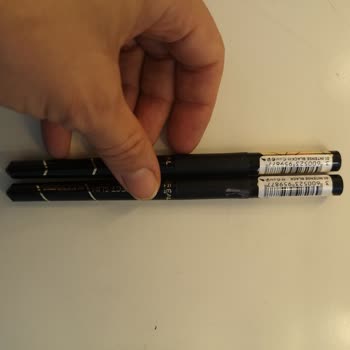 I Face Color Loss and Dryness Issues with L'Oréal Eyeliner After Just Two Uses