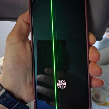 I Face Green Line Issue on My Realme GT2 Pro Screen Without Any Physical Damage