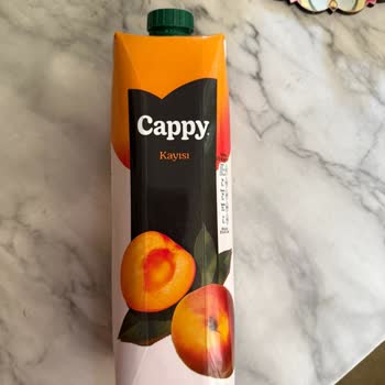 Kayısı Nektarı Ambalajında Şeftali Nektarı Ve İlgisiz Müşteri Hizmetleri