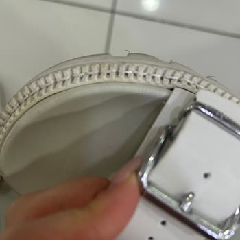 Üç Kez Giyilen Tommy Hilfiger Terliğin Hemen Deforme Olması Ve Boynerin İlgisizliği