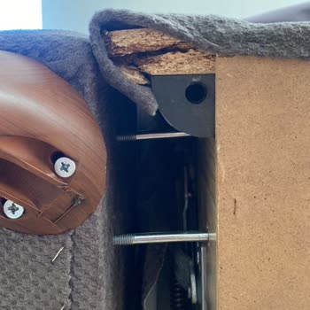 Kırık Koltuk Sorunu Çözülmedi, Sürekli Oyalandım