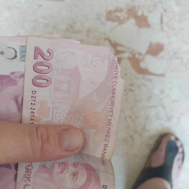 ATM'den Sürekli Sahte Ve Eksik Para Çıkıyor