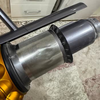 I Face Major Design and Performance Issues with My Dyson V15s Detect Submarine Vacuum