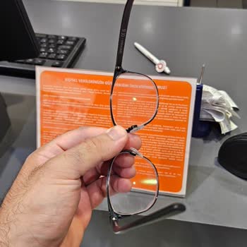 Gözlük Camındaki Sorun Ve Yavaş Garanti Süreci Hayal Kırıklığı Yarattı