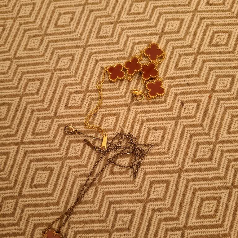 Aldığım Kolye Bir Günde Karardı, Memnun Kalmadım