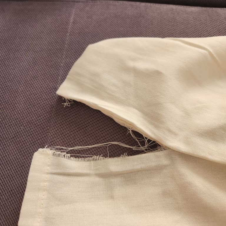 Yastık Kılıfı Dikiş Hatası Ve Mağazada Olumsuz Müşteri Yaklaşımı