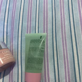 I Received a Defective Clinique Face Wash Bottle That Looks Poorly Printed and Suspicious