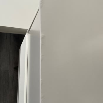 Bellona Oturma Grubunda Tiftiklenme Ve Yemek Odası Takımında Kabarmaya Çözüm Bulunmuyor