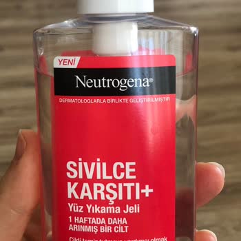 I Had a Severe Skin Reaction to Neutrogena Acne Face Wash After Just Two Uses