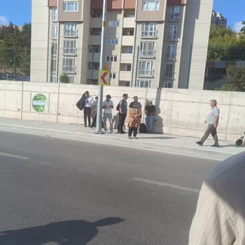 Engelli Durağında Gölgesiz Ve Korumasız Beklemek Çok Zor