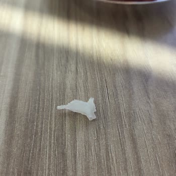 Peyname Peynirin İçinden Silikon Parça Çıktı, Tadı Da Kötüydü